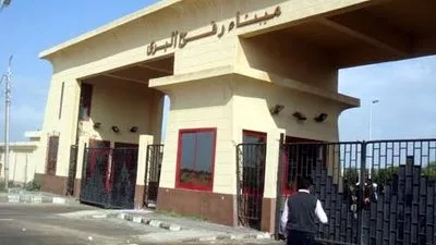تواصل فتح ميناء رفح البرى لعبور العالقين والحالات الإنسانية من الجانبين