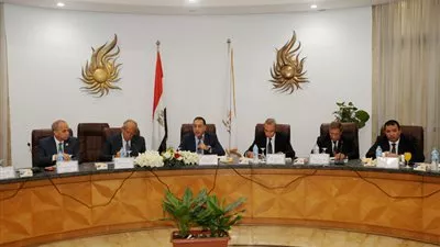 وزير الإسكان: 21 ألف أسرة يعيشون في تلوث صحي وصناعي