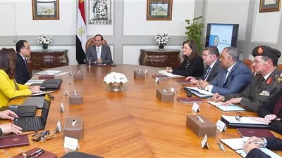 الرئيس يتابع فى إجتماع موسع الموقف التنفيذى لمدينة دمياط للأثاث