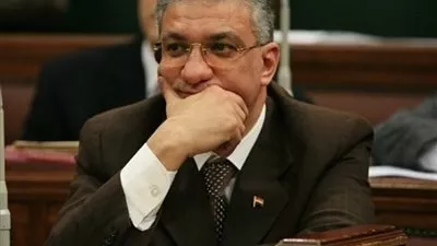 وزير التنمية المحلية يوجه بمراجعة عوامل الأمان لأكشاك الكهرباء