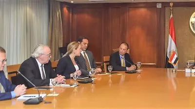 وزير التجارة يبحث مع ممثلي «يو بي إس» العالمية التعاون اللوجيستي