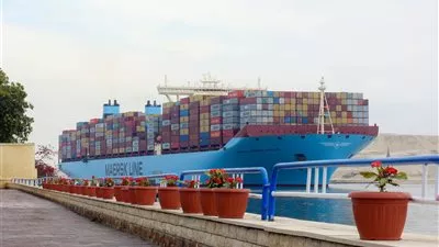 انتظام حركة الملاحة بقناة السويس.. وعبور 55 سفينة بحمولات 3,4 مليون طن