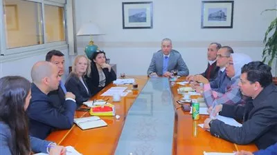«النقل» تبحث مع البنك الأوروبي التعاون في مجال السكك الحديدية والمترو