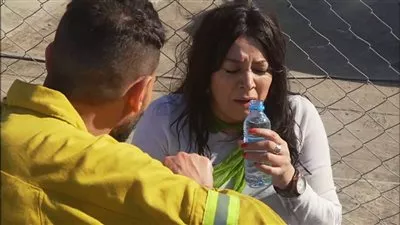 شاهد: انتصار تركب فوق ظهر رامز جلال بعد اكتشافها المقلب