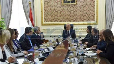 رئيس الوزراء يبحث مع 