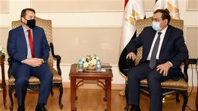 الملا يبحث تعزيز الاستثمارات التشيلية في مجال البحث عن البترول والغاز