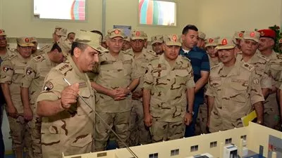 صور: وزير الدفاع يفتتح خطوط الإنتاج والتأمين الفني بورش القوات المسلحة