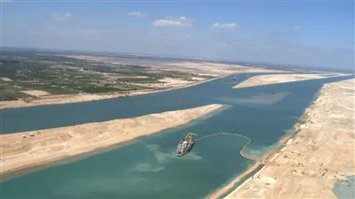 41 سفينة تعبر المجرى الملاحي لقناة السويس