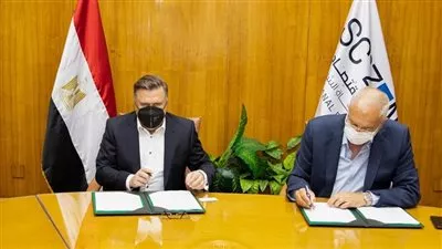 إقتصادية قناة السويس توقع عقدًا مع مرسيدس لإنشاء مركز لوجيستي بالعين السخنة