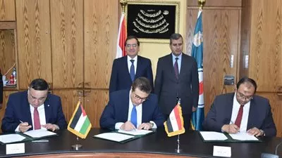 مصر توقع مذكرة تفاهم لتشغيل وصيانة شبكات نقل البترول بالأردن