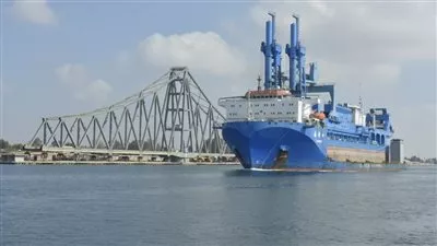 الأكبر بالشرق الأوسط.. الكراكة «حسين طنطاوي» تصل قناة السويس