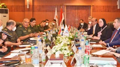 وزيرة التجارة تستعرض إستراتيجية إنشاء المجمعات الصناعية المتخصصة