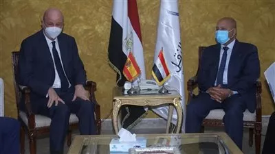 الوزير يبحث مع السفير الاسباني دعم التعاون في مجالات النقل المختلفة