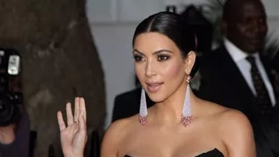 تفاصيل اقتحام مسلحين غرفة كارداشيان.. و