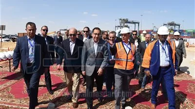 رئيس الوزراء يتفقد أعمال التطوير والتوسعة بميناء السخنة