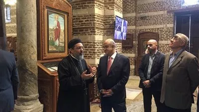 وزير السياحة يتفقد كنيستي 