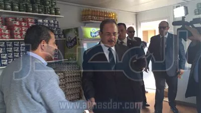 وزير الداخلية يتفقد أحد منافذ 