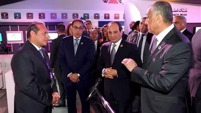 السيسي يزور جناح البنك الأهلي على هامش ملتقى الشباب بأسوان