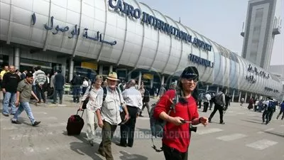 مطار القاهرة يستقبل 5556 سائحًا من مختلف الجنسيات