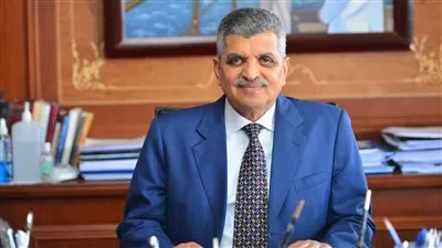 قرار جمهوري بمد خدمة الفريق أسامة ربيع رئيس هيئة قناة السويس