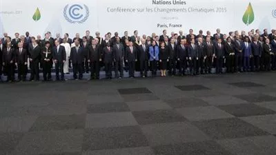 وزير الخارجية الفرنسي يقدم أحدث مسودة لاتفاق المناخ