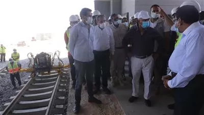 وزير النقل يتابع معدلات تنفيذ مشروع القطار الكهربائي الخفيف «LRT»
