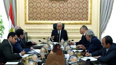 رئيس الوزراء يجتمع بمحافظ أسوان لمتابعة تنفيذ المشروعات القومية بالمحافظة