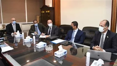 الجزار يتابع التصميمات المقترحة لواجهات أبراج الداون تاون بالعلمين الجديدة