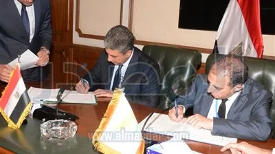 وزير الطيران يوقع مع وزير النقل القبرصي اتفاقية النقل الجوي بين البلدين