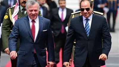 السيسي يستقبل ملك الأردن بمطار القاهرة