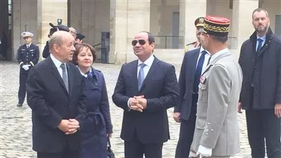 صور | مراسم استقبال السيسي في قصر الانفاليد بفرنسا