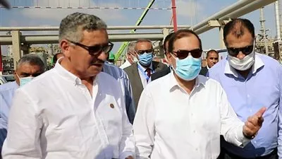 وزير البترول يتفقد توسعات مصفاة تكرير ميدور ومحطة ميدتاب بالأسكندرية