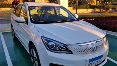 الحكومة تنفى التراجع عن تنفيذ مشروع صناعة السيارة الكهربائية في مصر