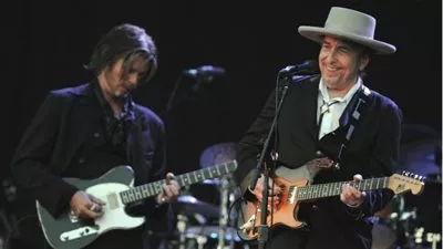 منح جائزة نوبل للآداب 2016 للمؤلف الموسيقي الأمريكي بوب ديلان