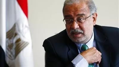 شريف إسماعيل يتفقد عددا من المشروعات والمواقع الأثرية بالأقصر