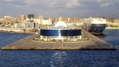 تداول 9400 شاحنة بميناء الاسكندرية ومخزون الغلال يصل الى 1.41 مليون طن