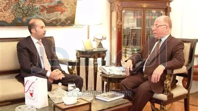 حلمي النمنم يستقبل سفير البحرين بالقاهرة