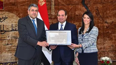 السيسي يبحث مع أمين منظمة السياحة العالمية دعم شباب المستثمرين