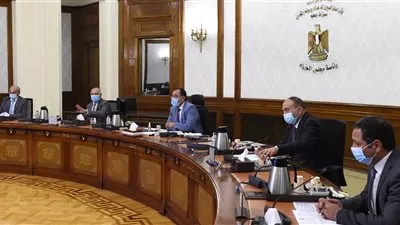 مدبولى يتابع الموقف التنفيذي لمشروع القطار الكهربائي السريع