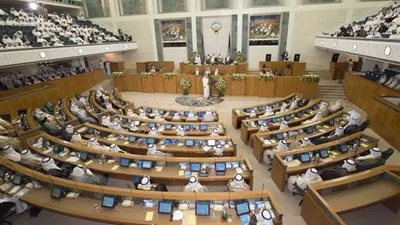 أمير الكويت يحل مجلس الأمة
