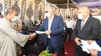 وزير الزراعة ومحافظ قنا ورئيس البنك الزراعى يتابعون برنامج «باب رزق»