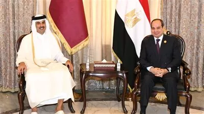 السيسي يتفق مع أمير قطر على مواصلة التشاور لدفع العلاقات بين البلدين