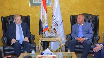 وزير النقل يتابع إجراءات توريد 1300 عربة سكة حديد بـ22 مليار جنيه