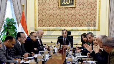 «مدبولى»: عقد موحد للأراضي الصناعية.. وإسم جديد لـ «الفشن وملوى»