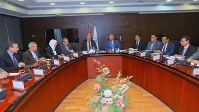 وزير النقل يبحث مع رئيس «العربية للتصنيع» التعاون في مجال السكك الحديدية