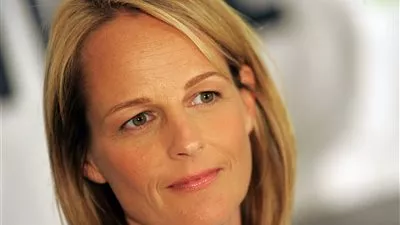 هيلين هنت تشارك في الجلسة الافتتاحية لمنتدى شباب العالم