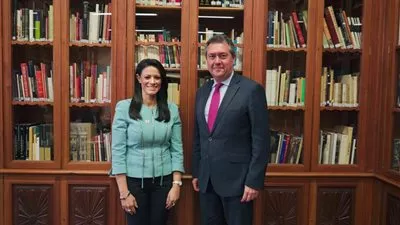 المشاط تلتقي عمدة إشبيلية لبحث التعاون السياحي 