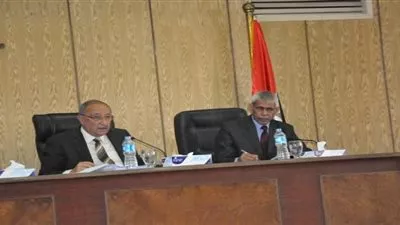 محافظ أسوان يسلم عقود عمل بقيمة 7 ملايين جنية لتوفير 1235 فرصة عمل