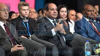 السيسي ونظيره التشادي يشاركان في جلسة صناعة شباب المستقبل 