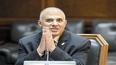 وزير الري يستعرض التدابير والإجراءات لمواجهة أخطار السيول